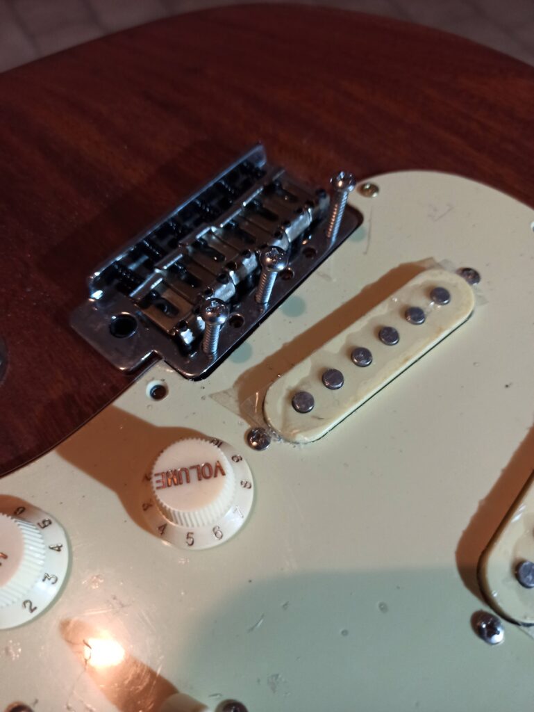 Pickup e ponte tremolo
