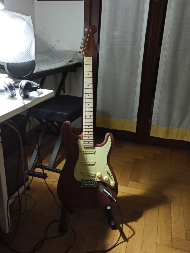 La mia prima chitarra elettrica artigianale