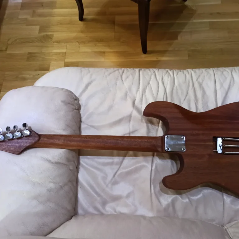 Assemblaggio corpo chitarra elettrica