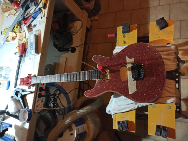 Assemblaggio corpo chitarra elettrica