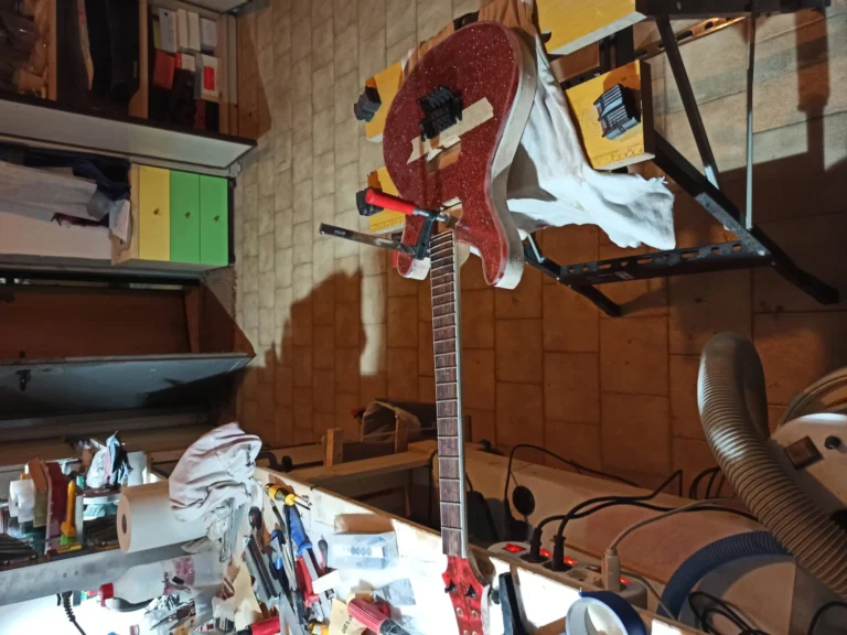 Assemblaggio corpo chitarra