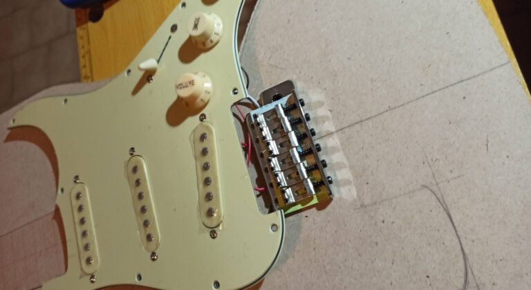 Cover 278774 st installazione ponte chitarra