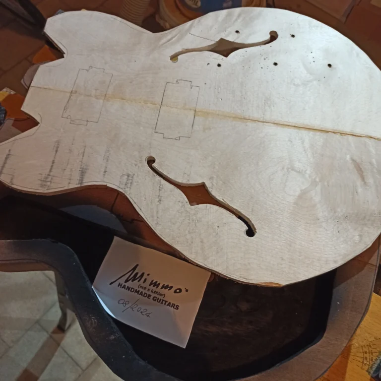 Es339 sagomatura corpo legno