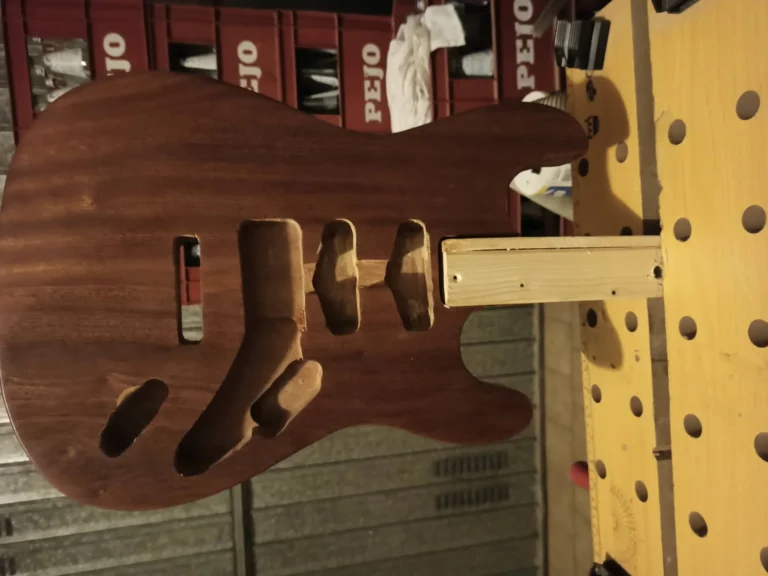 Fresatura corpo chitarra legno