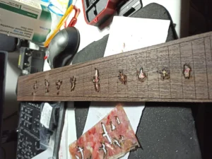 fresatura tastiera intarsi legno img 01