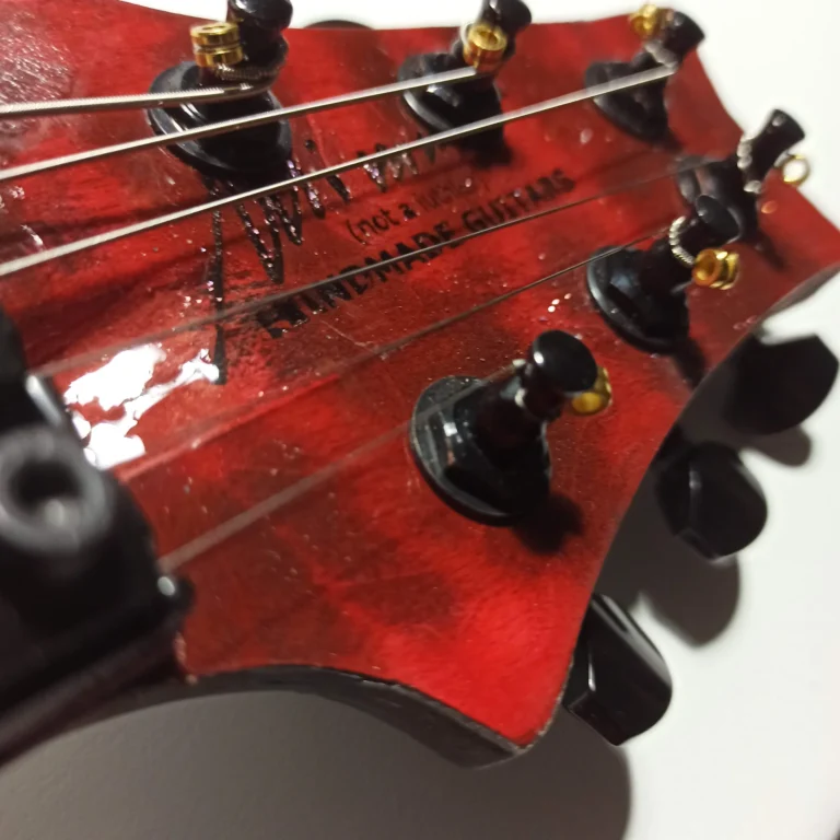 Installazione paletta accordatori chitarra
