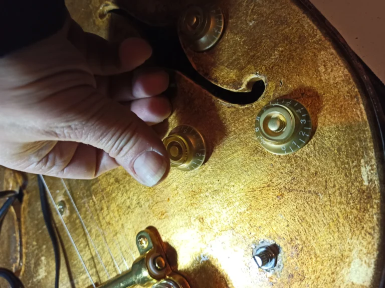 installazione pickup chitarra elettrica img 01