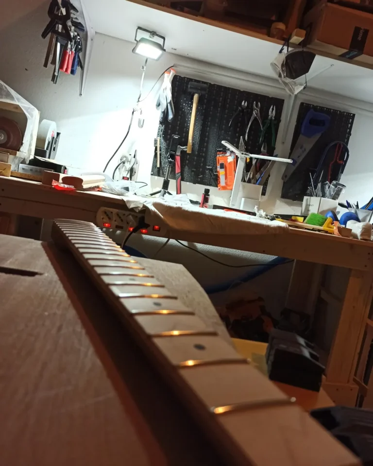 installazione tasti manico chitarra img 01 01