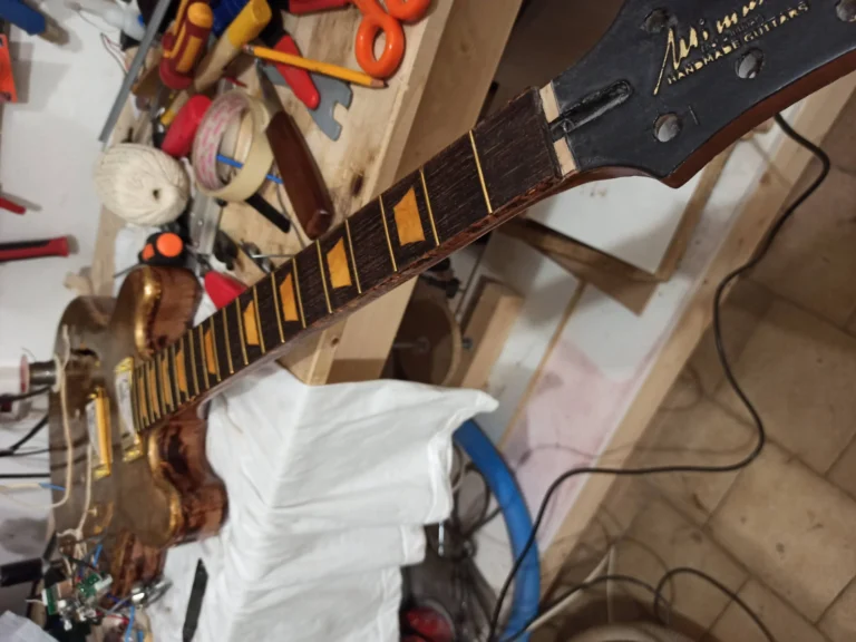 Installazione tastiera chitarra