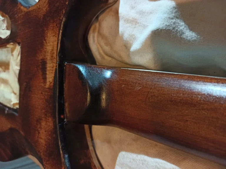 Levigatura manico legno carta vetrata