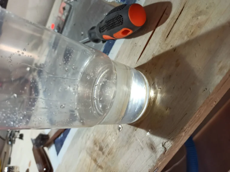 Preparazione corpo bottiglia acqua