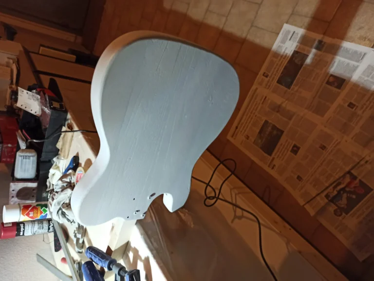 Preparazione corpo chitarra