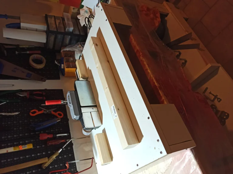 Preparazione corpo legno banco