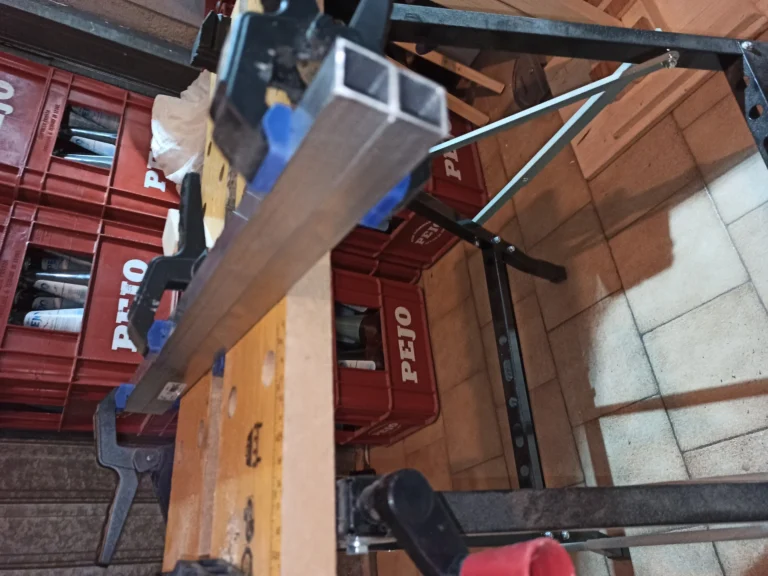 Preparazione corpo legno morsetti