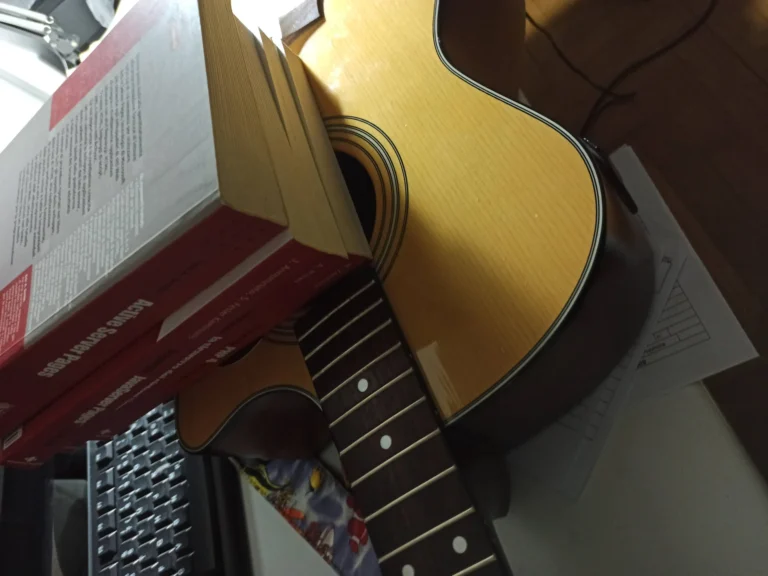 Preparazione corpo libro chitarra