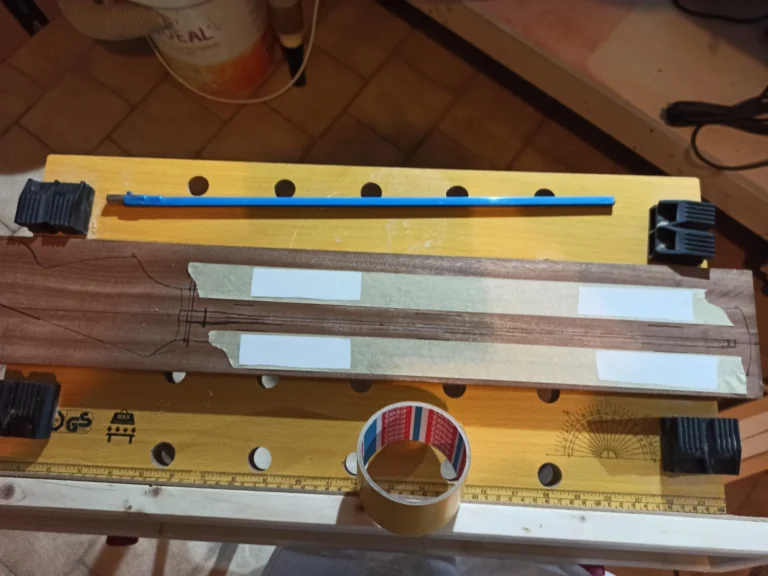 Preparazione manico legno banco
