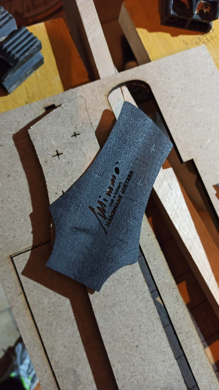 Preparazione paletta template chitarra