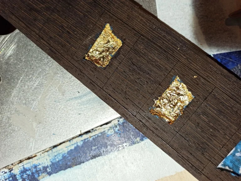 Preparazione tastiera foglia oro