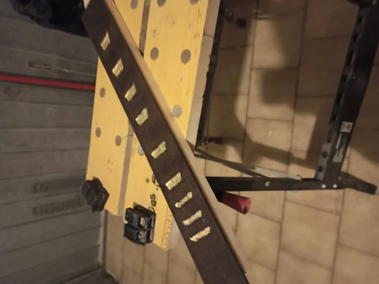 Preparazione tastiera inserti legno