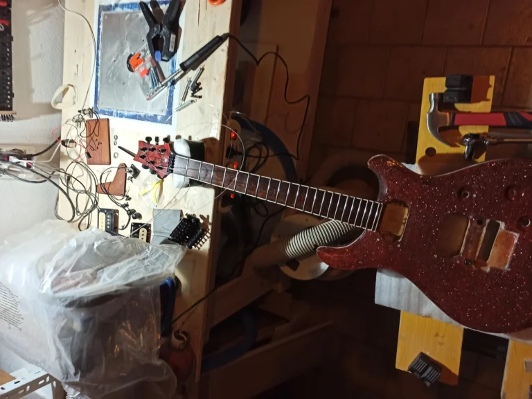 Prs assemblaggio corpo chitarra