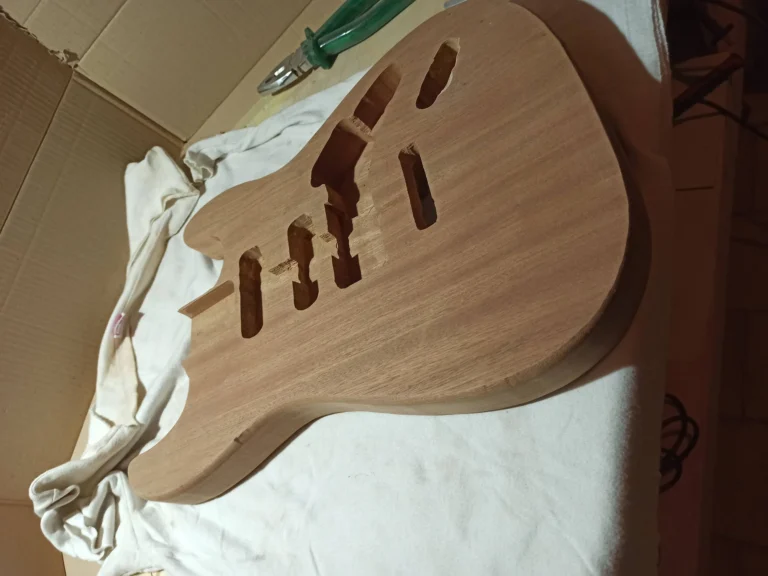 Sagomatura corpo chitarra