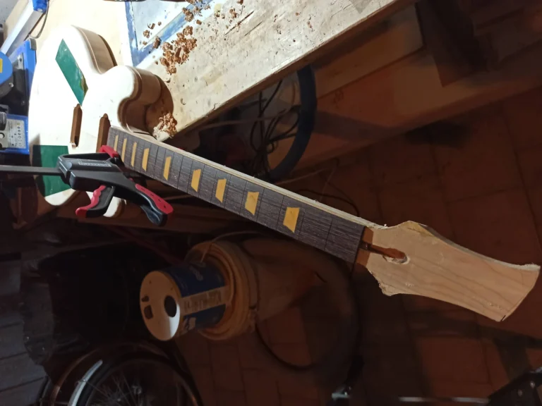 Sagomatura corpo chitarra