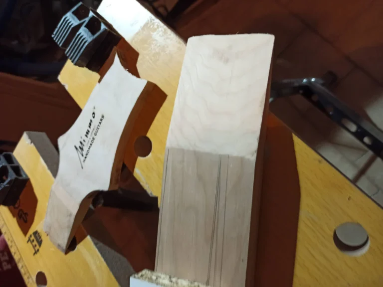 Sagomatura corpo template chitarra