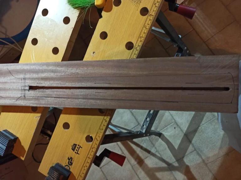 Sagomatura manico legno