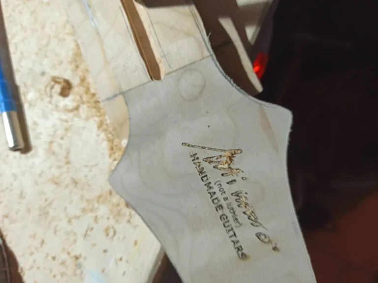 Sagomatura paletta legno artigianale