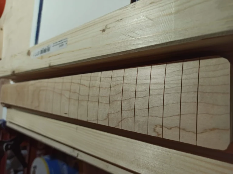 Sagomatura tastiera legno