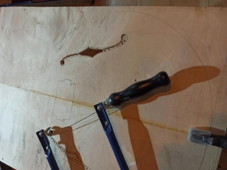 Taglio corpo seghetto legno