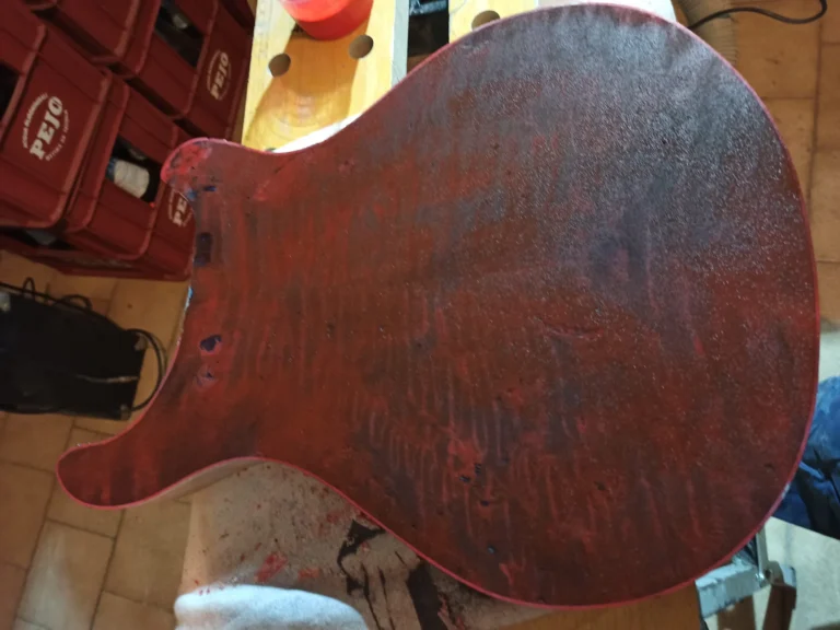 Verniciatura corpo chitarra elettrica