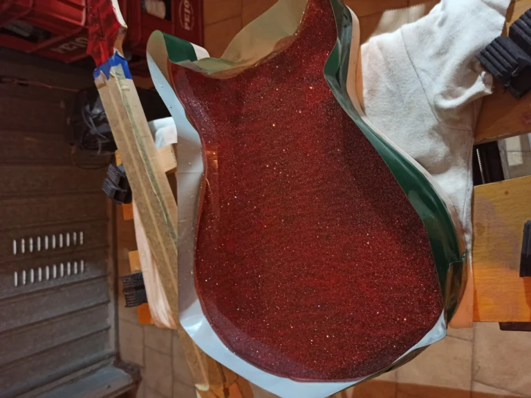 Verniciatura corpo chitarra glitter